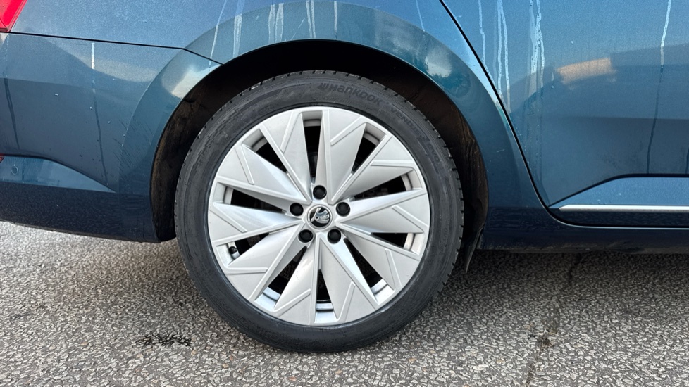 Skoda Superb 1.4 TSI iV Laurin + Klement DSG 5dr Estate - Image 7