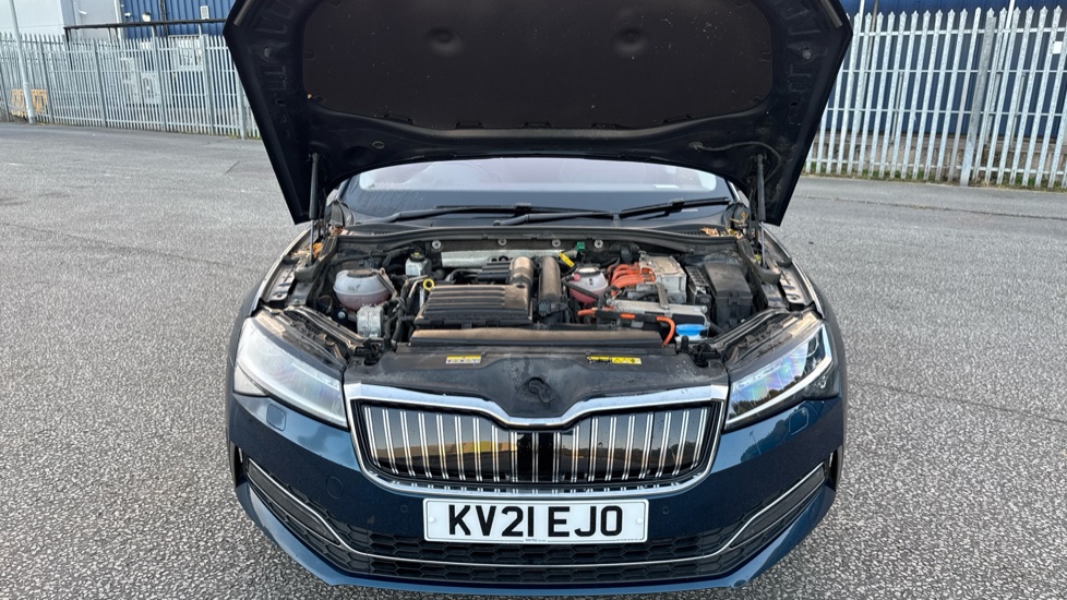 Skoda Superb 1.4 TSI iV Laurin + Klement DSG 5dr Estate - Image 8