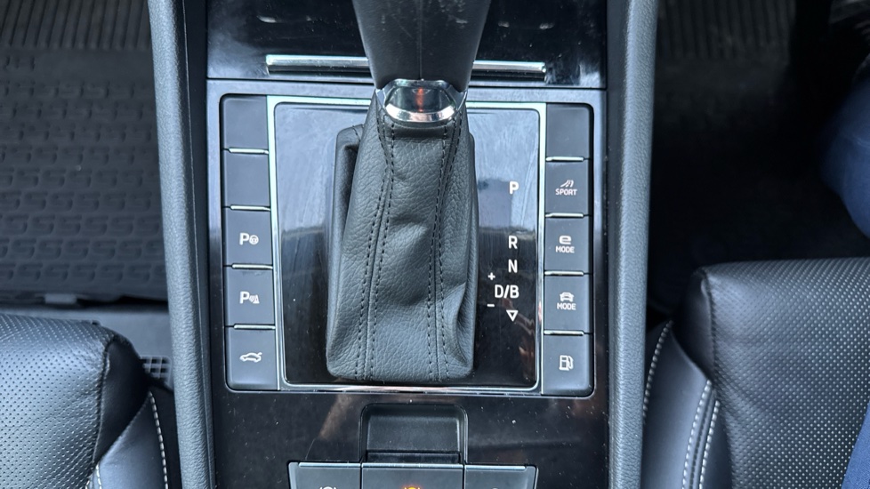 Skoda Superb 1.4 TSI iV Laurin + Klement DSG 5dr Estate - Image 28