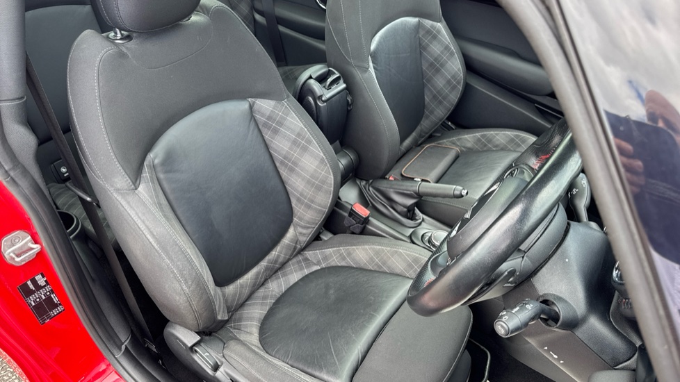 MINI Hatchback 2.0 Cooper S D 3dr Auto Diesel Hatchback - Image 32