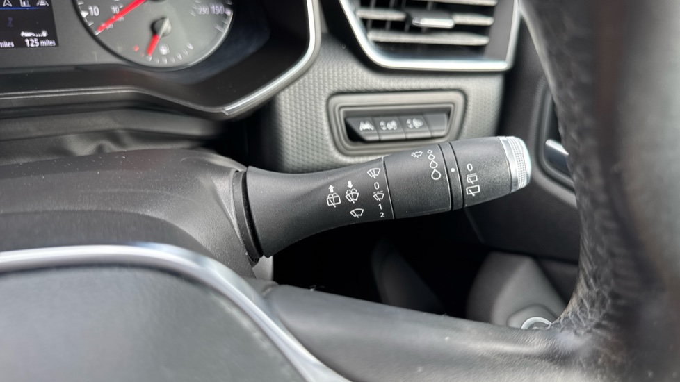 Renault Clio 1.5 dCi 85 Iconic 5dr Diesel Hatchback - Image 27