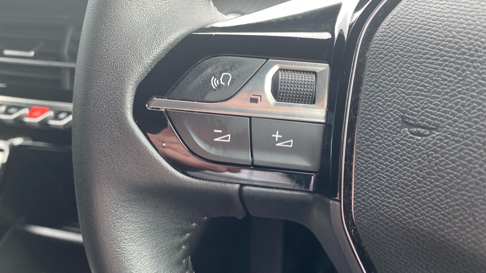 Peugeot 2008 100kW Active Premium+ 50kWh 5dr Auto Electric Estate - Image 25