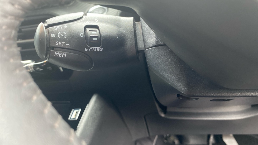 Peugeot 2008 100kW Active Premium+ 50kWh 5dr Auto Electric Estate - Image 34