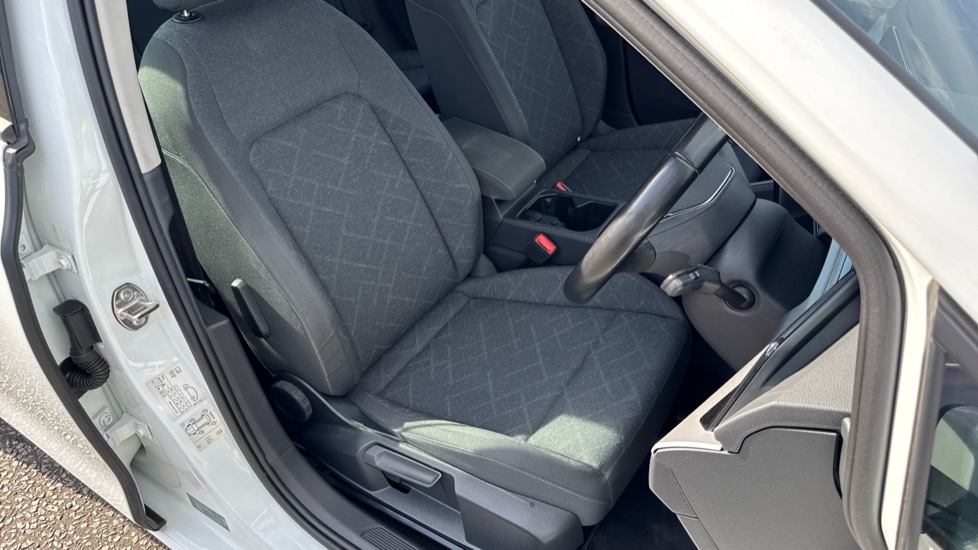Volkswagen Golf 1.5 TSI Life 5dr Petrol Hatchback - Image 30
