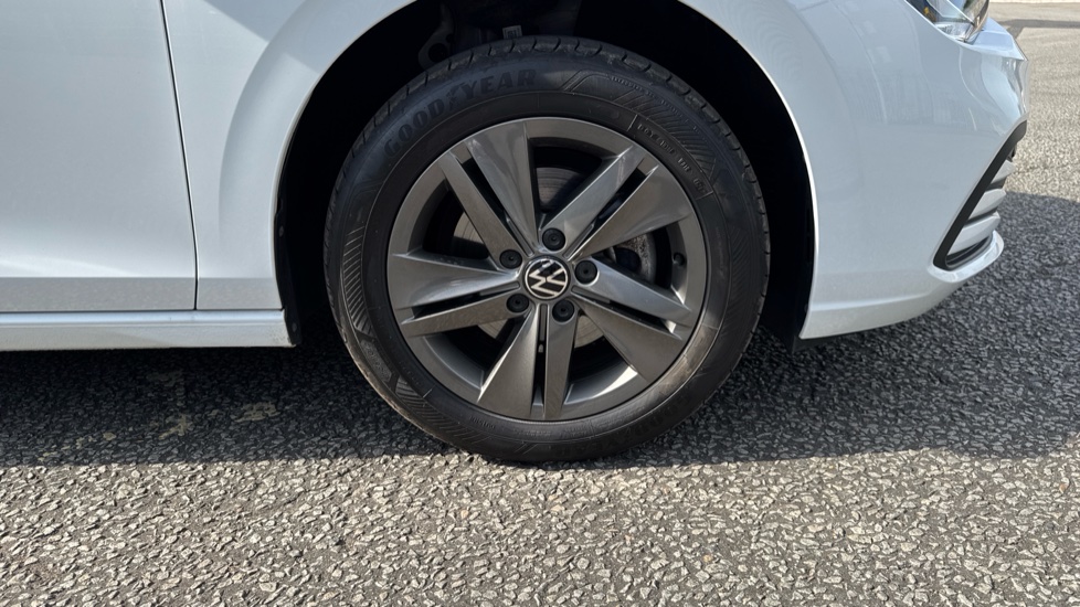 Volkswagen Golf 1.5 TSI Life 5dr Petrol Hatchback - Image 31