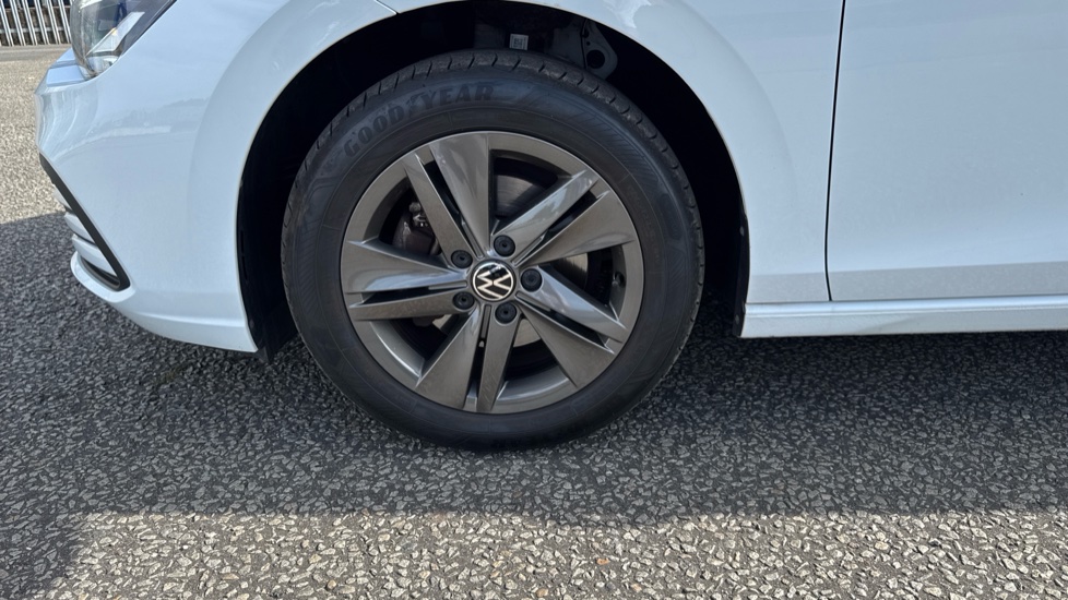 Volkswagen Golf 1.5 TSI Life 5dr Petrol Hatchback - Image 32