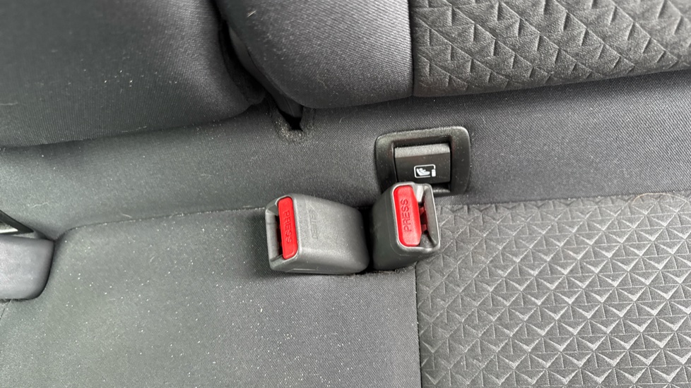 Nissan Juke 1.0 DiG-T 114 N-Connecta 5dr DCT Petrol Hatchback - Image 17