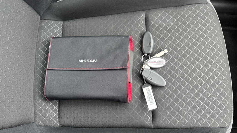 Nissan Juke 1.0 DiG-T 114 N-Connecta 5dr DCT Petrol Hatchback - Image 19