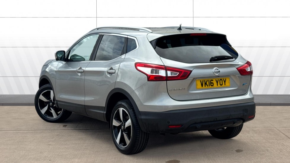 Nissan Qashqai 1.5 dCi N-Connecta 5dr Diesel Hatchback - Image 2