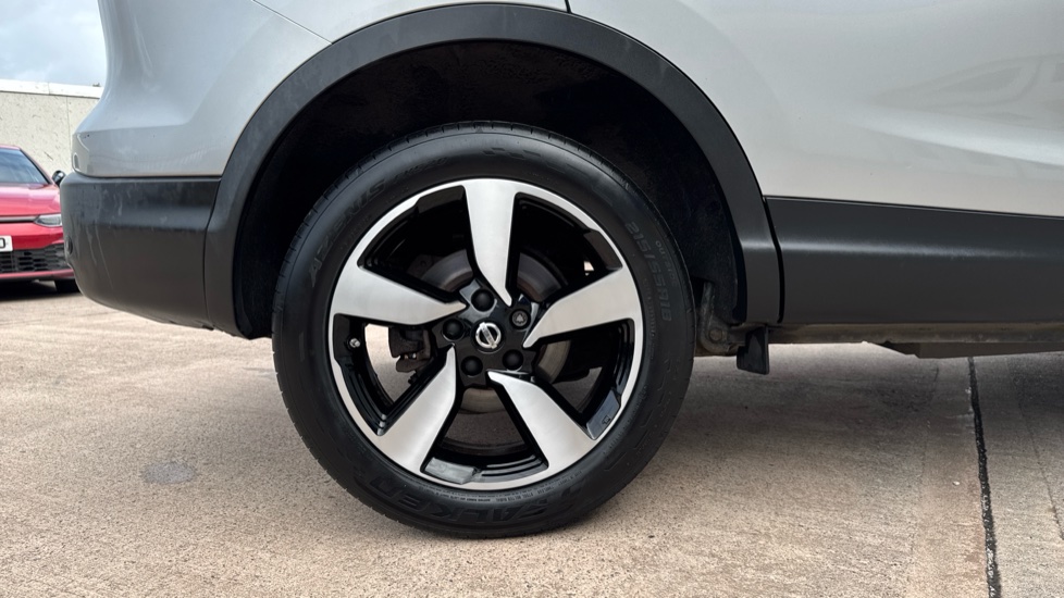Nissan Qashqai 1.5 dCi N-Connecta 5dr Diesel Hatchback - Image 7