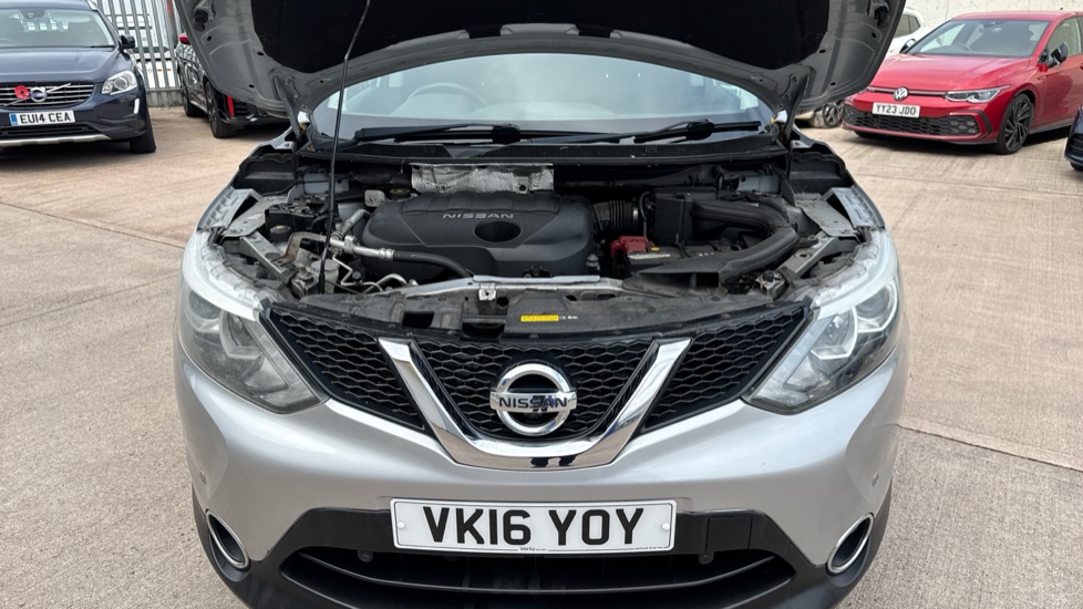 Nissan Qashqai 1.5 dCi N-Connecta 5dr Diesel Hatchback - Image 8