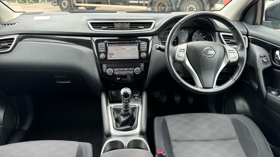 Nissan Qashqai 1.5 dCi N-Connecta 5dr Diesel Hatchback - Image 10