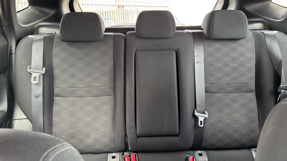 Nissan Qashqai 1.5 dCi N-Connecta 5dr Diesel Hatchback - Image 15