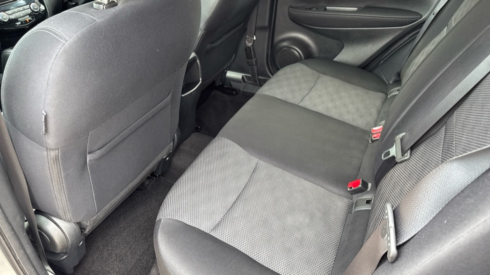 Nissan Qashqai 1.5 dCi N-Connecta 5dr Diesel Hatchback - Image 16