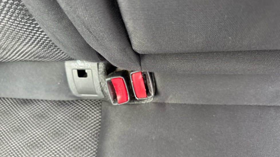 Nissan Qashqai 1.5 dCi N-Connecta 5dr Diesel Hatchback - Image 17