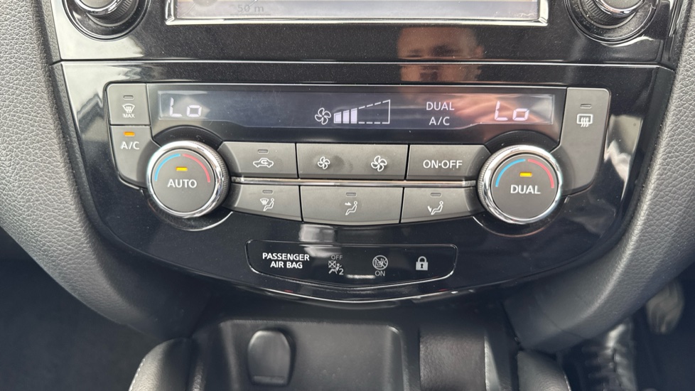 Nissan Qashqai 1.5 dCi N-Connecta 5dr Diesel Hatchback - Image 23