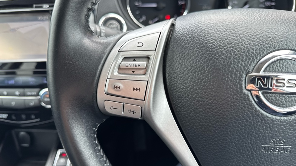 Nissan Qashqai 1.5 dCi N-Connecta 5dr Diesel Hatchback - Image 24