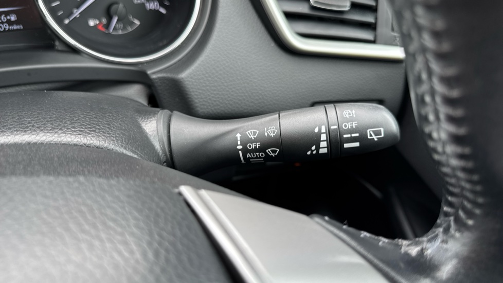 Nissan Qashqai 1.5 dCi N-Connecta 5dr Diesel Hatchback - Image 27