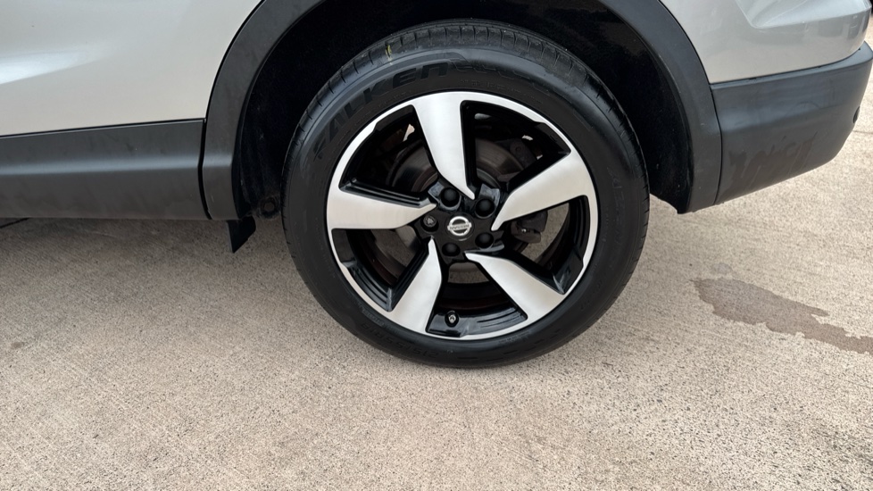 Nissan Qashqai 1.5 dCi N-Connecta 5dr Diesel Hatchback - Image 33