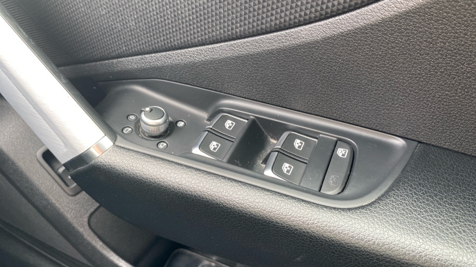 Audi Q2 35 TFSI S Line 5dr Petrol Estate - Image 33