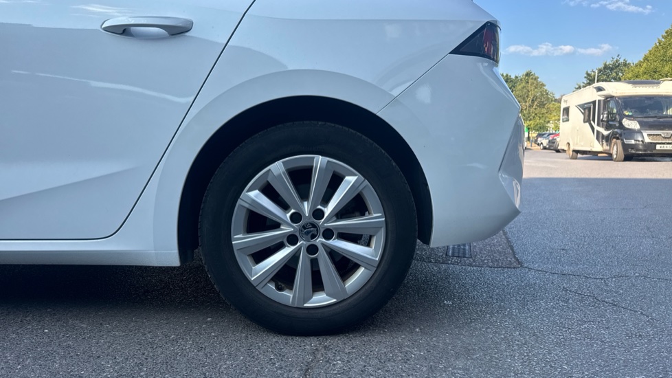 Vauxhall Astra 1.2 Turbo Design 5dr Petrol Hatchback - Image 7
