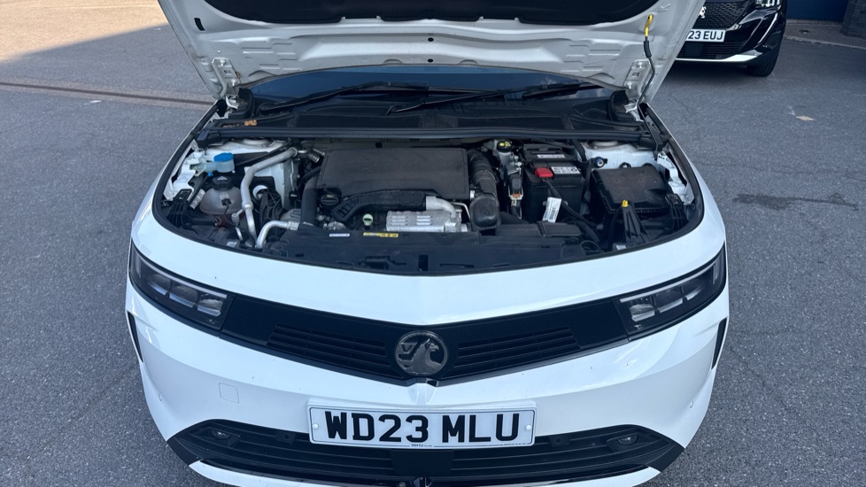 Vauxhall Astra 1.2 Turbo Design 5dr Petrol Hatchback - Image 8