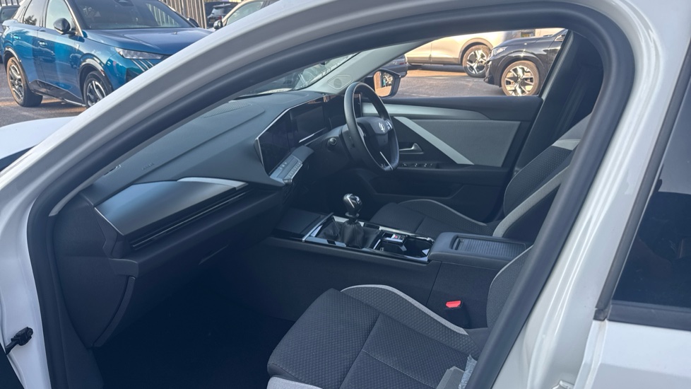 Vauxhall Astra 1.2 Turbo Design 5dr Petrol Hatchback - Image 9