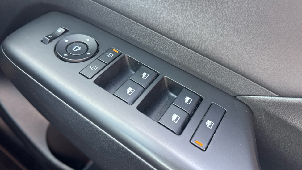 Hyundai KONA 1.6 GDi Hybrid N Line S 5dr DCT Hybrid Hatchback - Image 39