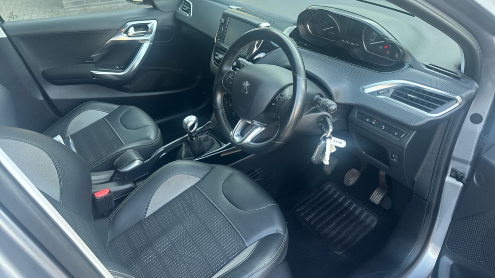 Peugeot 2008 1.6 BlueHDi 120 Allure 5dr Diesel Estate - Image 11