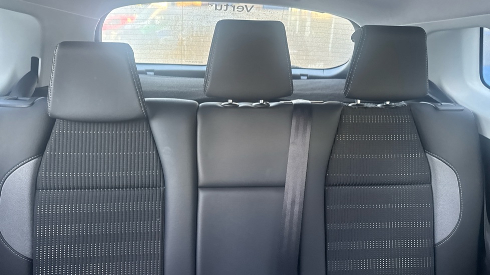 Peugeot 2008 1.6 BlueHDi 120 Allure 5dr Diesel Estate - Image 19