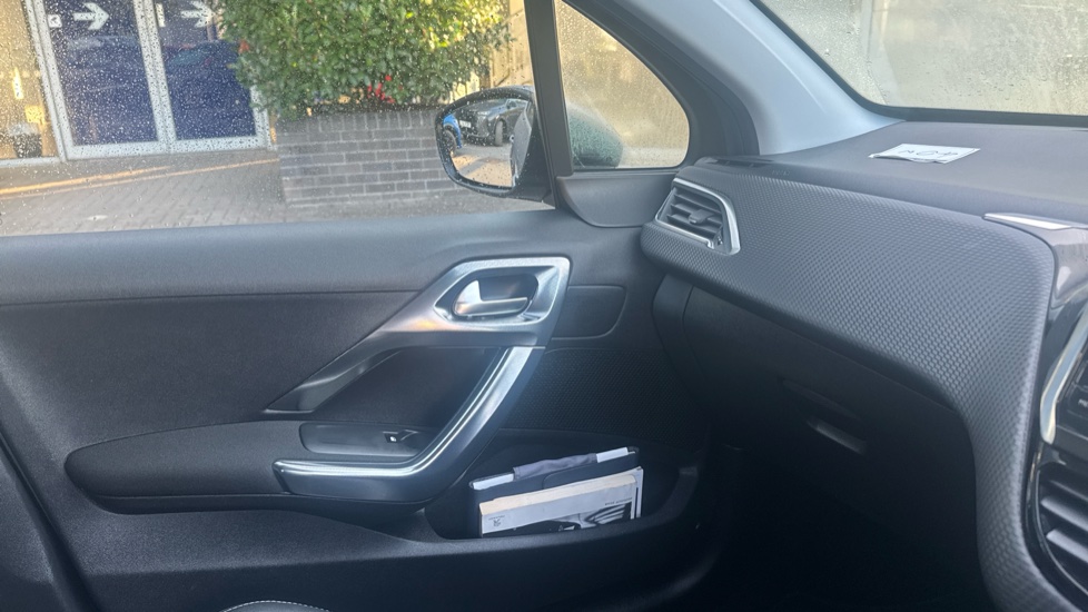Peugeot 2008 1.6 BlueHDi 120 Allure 5dr Diesel Estate - Image 22