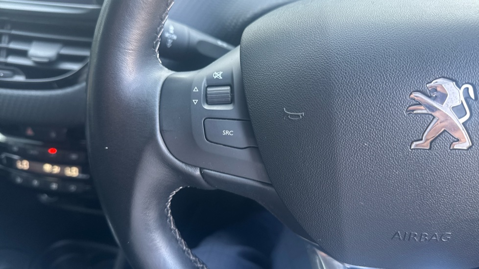 Peugeot 2008 1.6 BlueHDi 120 Allure 5dr Diesel Estate - Image 27