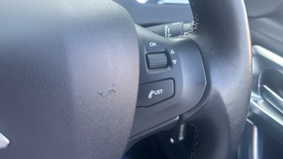 Peugeot 2008 1.6 BlueHDi 120 Allure 5dr Diesel Estate - Image 28
