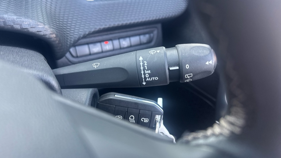 Peugeot 2008 1.6 BlueHDi 120 Allure 5dr Diesel Estate - Image 30