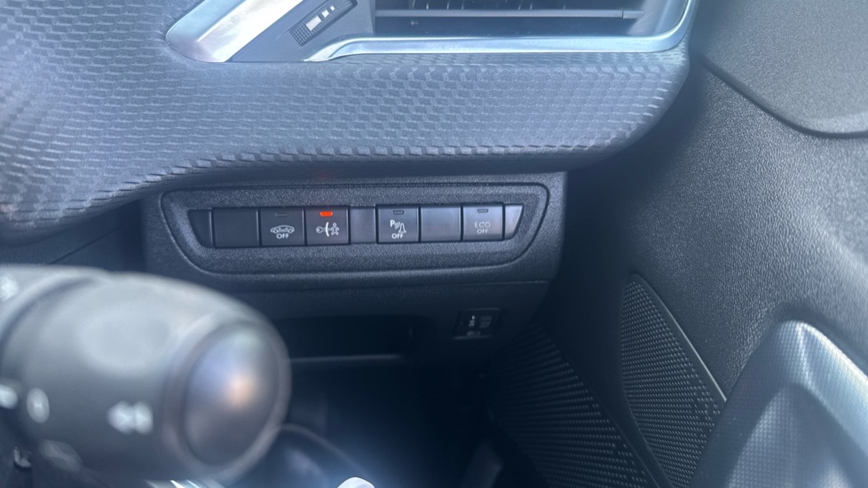 Peugeot 2008 1.6 BlueHDi 120 Allure 5dr Diesel Estate - Image 32