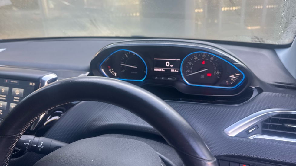 Peugeot 2008 1.6 BlueHDi 120 Allure 5dr Diesel Estate - Image 34