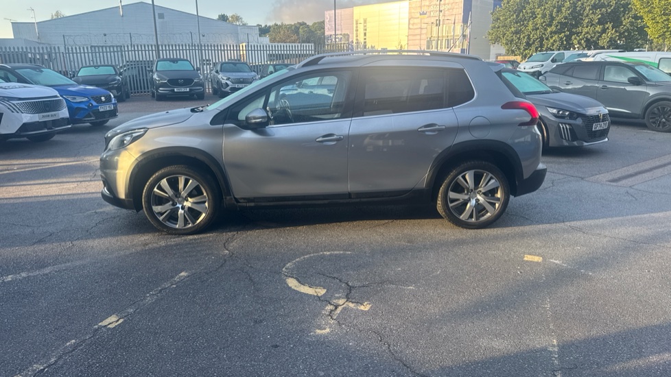 Peugeot 2008 1.6 BlueHDi 120 Allure 5dr Diesel Estate - Image 39