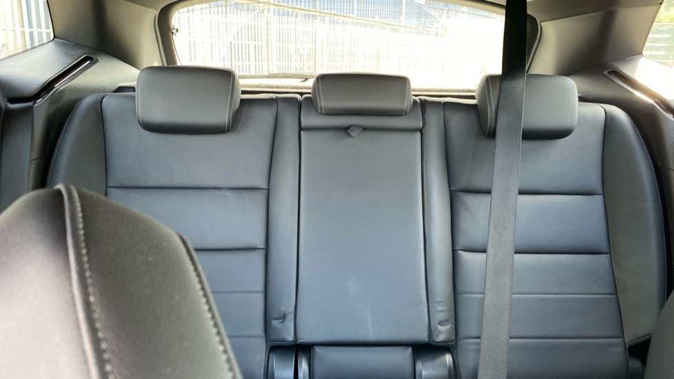 BMW 2 Series 220i MHT M Sport 5dr DCT Petrol Hatchback - Image 15