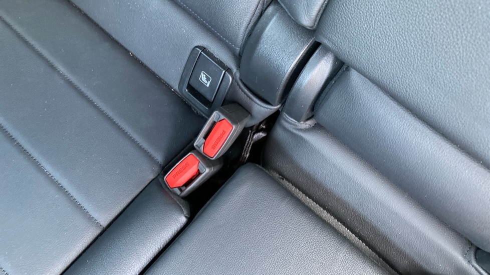 BMW 2 Series 220i MHT M Sport 5dr DCT Petrol Hatchback - Image 17