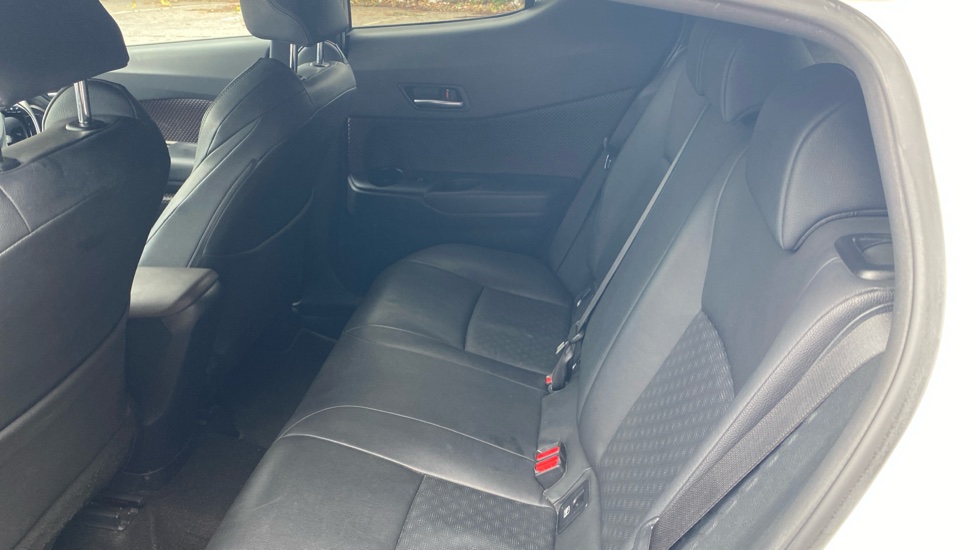Toyota C-HR 1.8 Hybrid Excel 5dr CVT [Leather] Hybrid Hatchback - Image 16