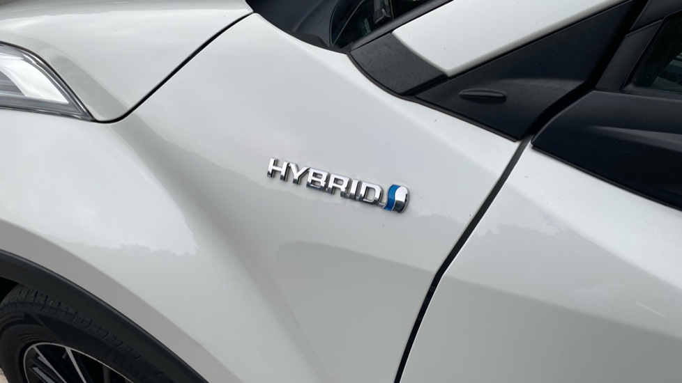 Toyota C-HR 1.8 Hybrid Excel 5dr CVT [Leather] Hybrid Hatchback - Image 34