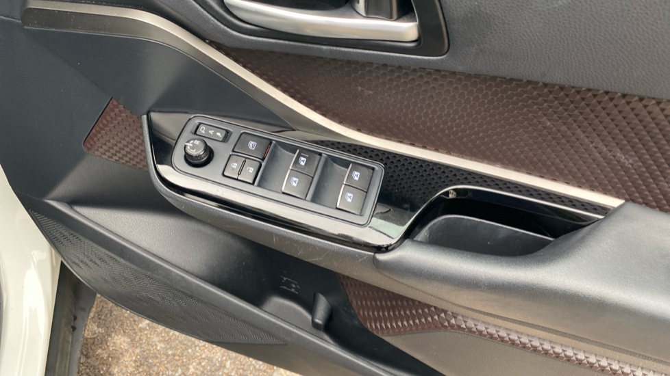 Toyota C-HR 1.8 Hybrid Excel 5dr CVT [Leather] Hybrid Hatchback - Image 48
