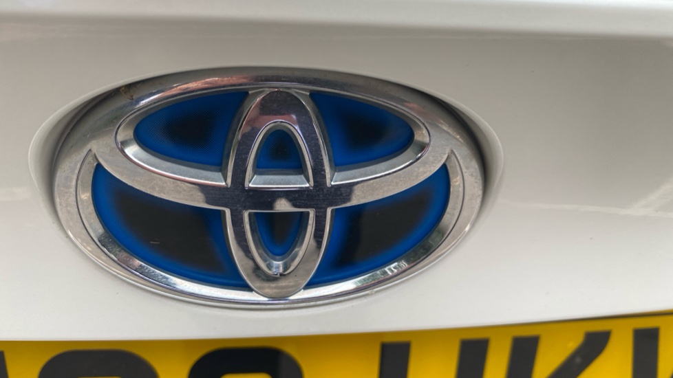 Toyota C-HR 1.8 Hybrid Excel 5dr CVT [Leather] Hybrid Hatchback - Image 59