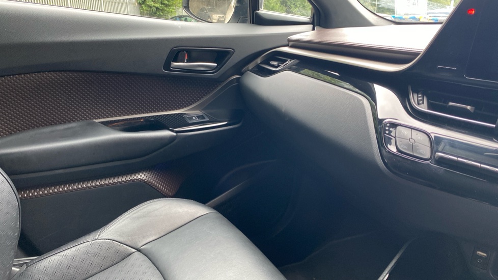 Toyota C-HR 1.8 Hybrid Excel 5dr CVT [Leather] Hybrid Hatchback - Image 72