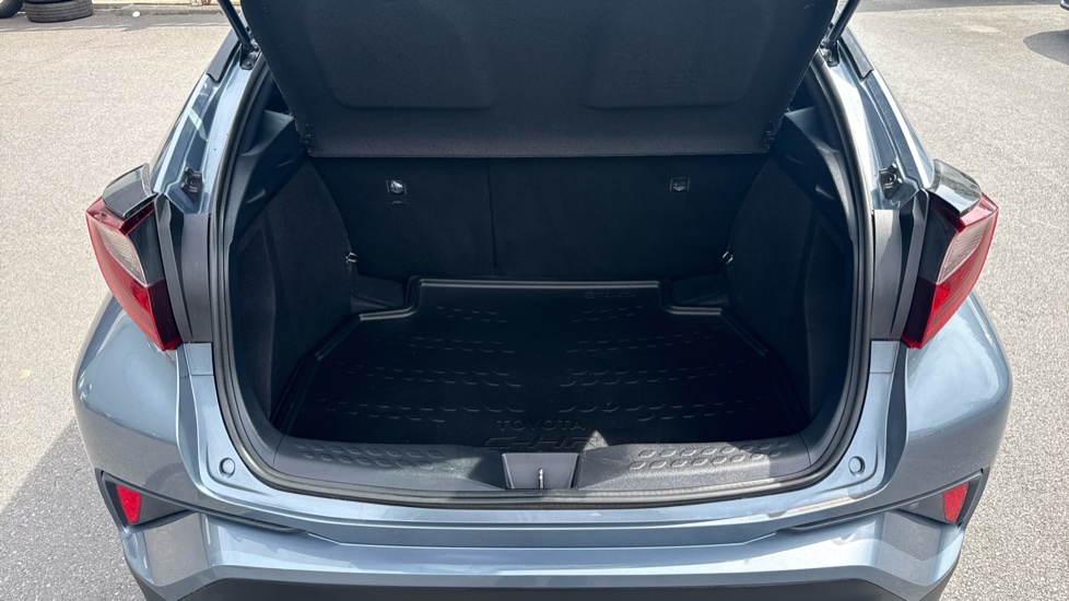 Toyota C-HR 1.8 Hybrid Icon 5dr CVT Hybrid Hatchback - Image 4