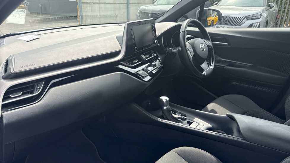 Toyota C-HR 1.8 Hybrid Icon 5dr CVT Hybrid Hatchback - Image 9
