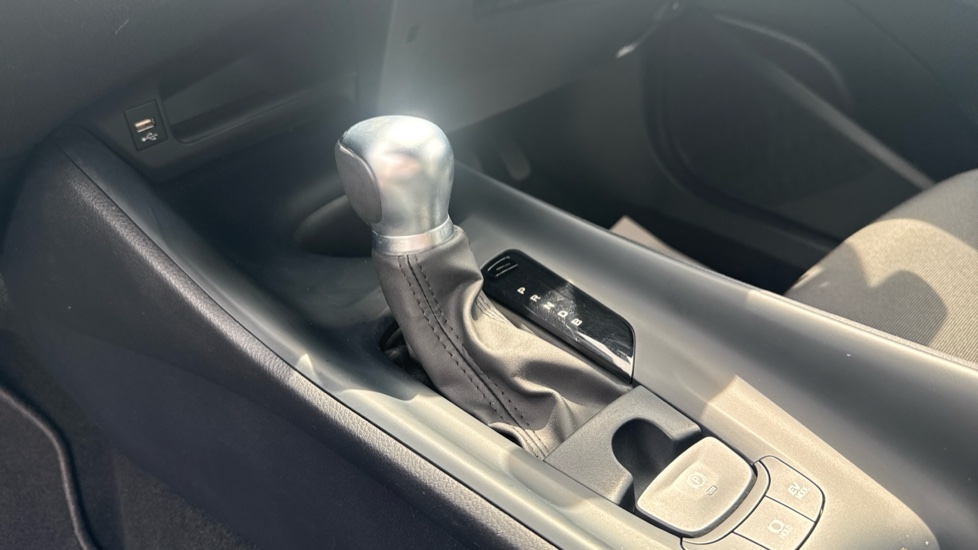 Toyota C-HR 1.8 Hybrid Icon 5dr CVT Hybrid Hatchback - Image 13
