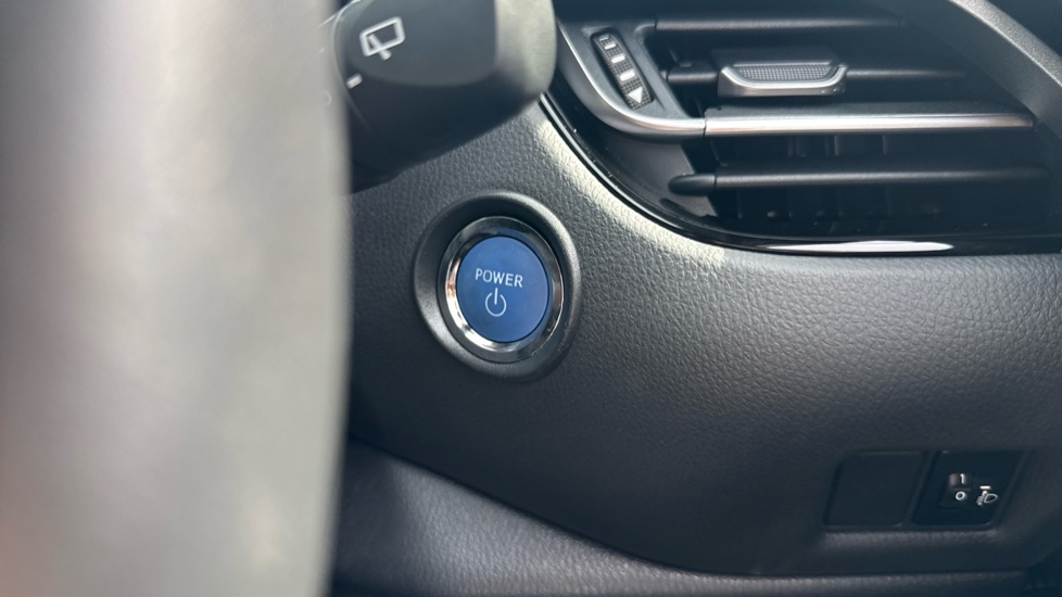 Toyota C-HR 1.8 Hybrid Icon 5dr CVT Hybrid Hatchback - Image 29