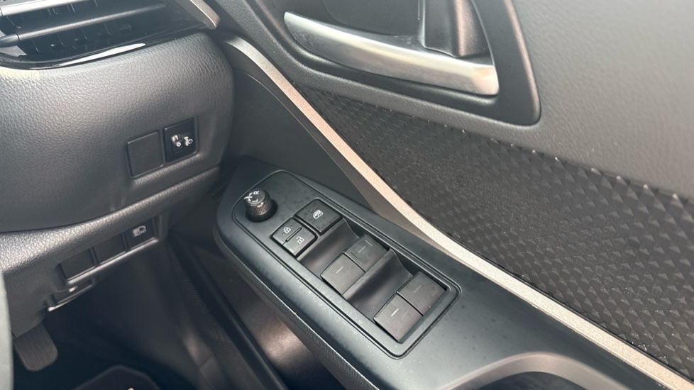 Toyota C-HR 1.8 Hybrid Icon 5dr CVT Hybrid Hatchback - Image 30