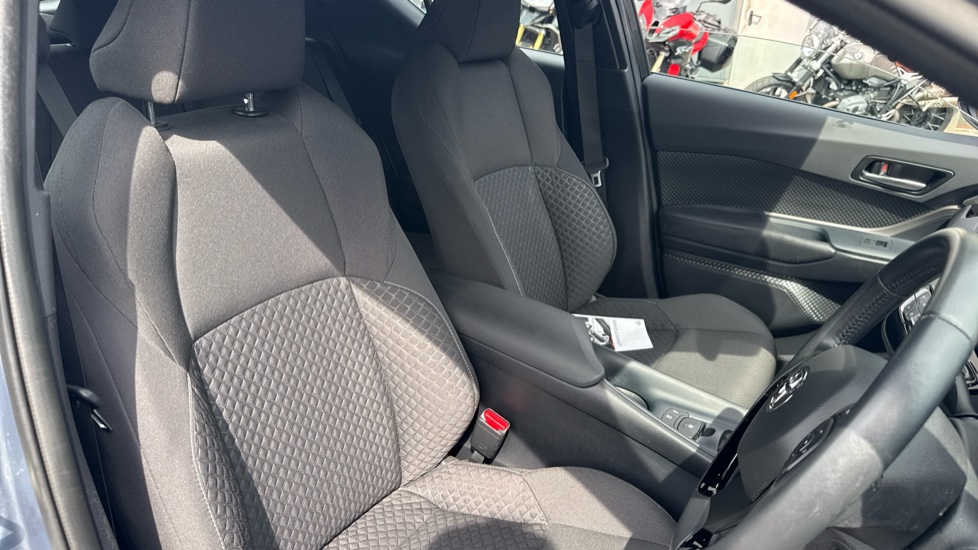 Toyota C-HR 1.8 Hybrid Icon 5dr CVT Hybrid Hatchback - Image 39